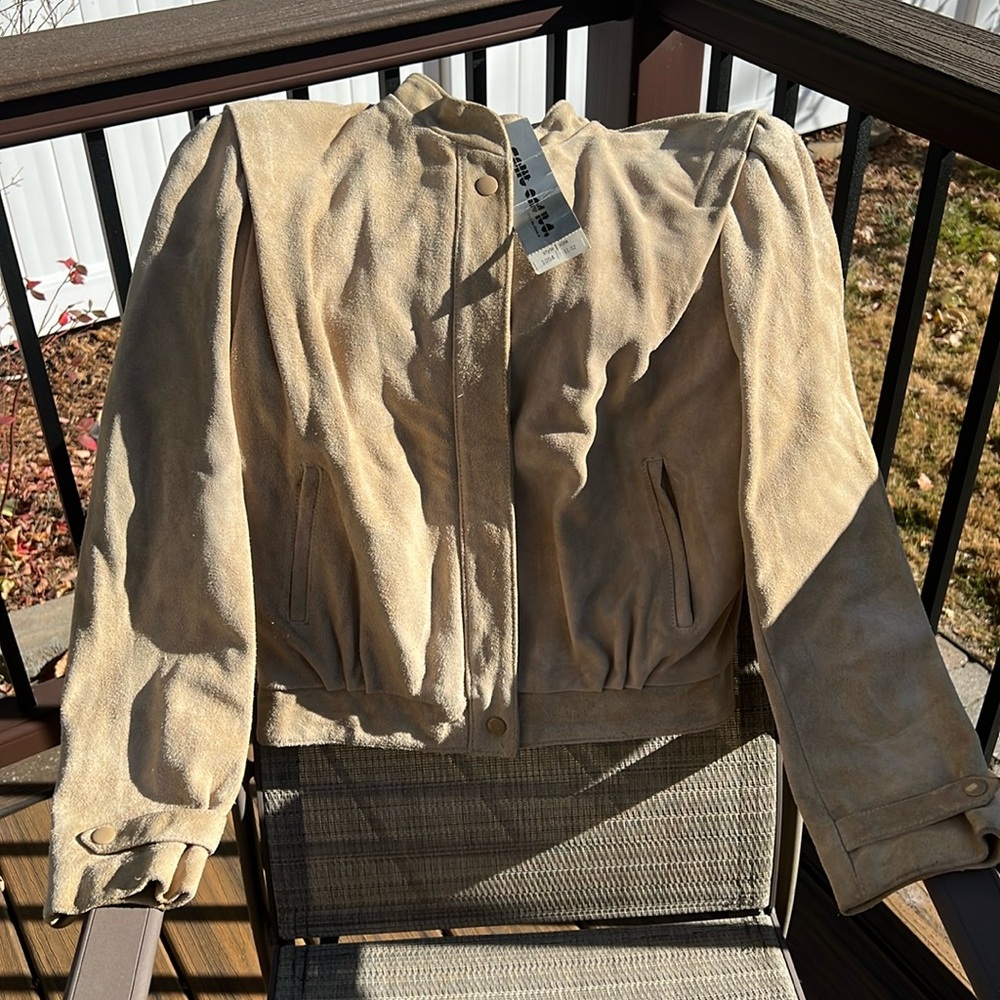 Brand new amazing condition vintage authentic suede tan jacket
